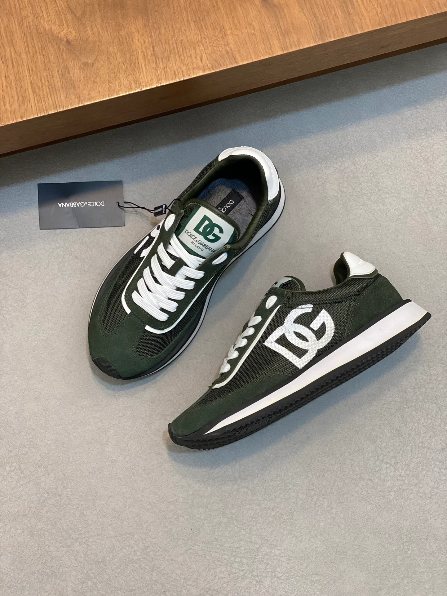 Men's Men's Shoes💰440【New Style】🐝🐝DG••New••Dolce&G*_dgDolce&G*_dgDolce & G*_dg 2024 Early Spring New Men's Lace-up Leather Casual Sports Shoes Made of imported suede cowhide spliced ​​with waterproof fabric, mixed and matched color design, a fashionable and energetic sports shoe that easily meets the needs of modern dressing and highlights the contemporary lifestyle style. The foot is fully lined with cowhide for greater comfort. The tongue and heel are decorated with logos. It is equipped with a rubber outsole. The heel and toe are wrapped to further protect our feet. It is a model worth buying! Size: 39-44 (customized at 38.45)